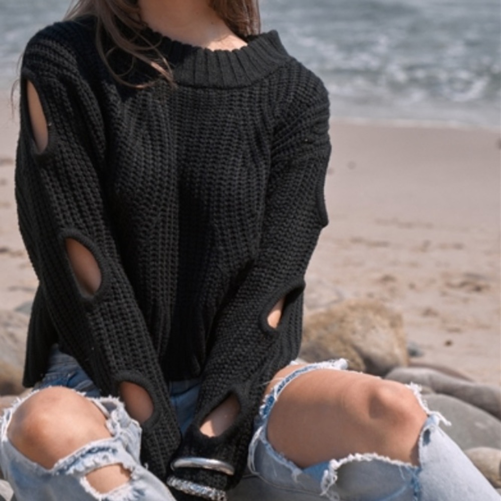 Black cable knit cropped sweater